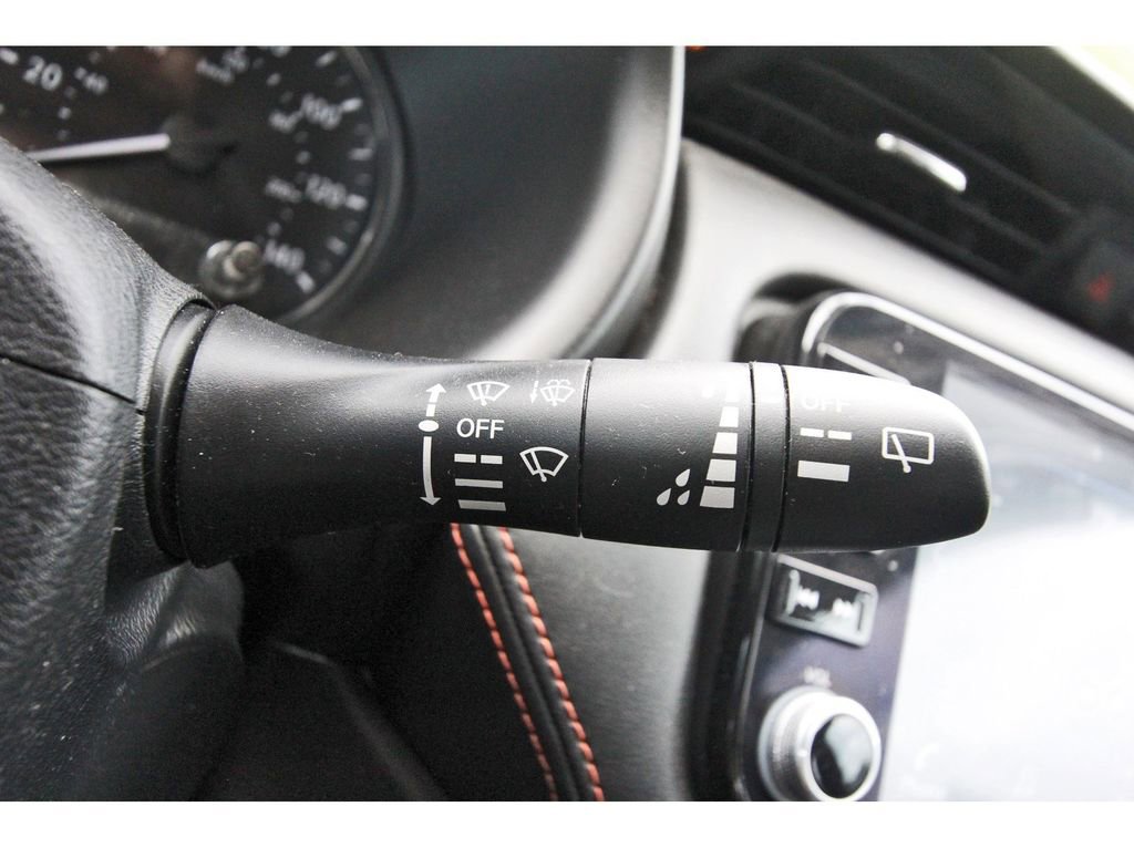 Used 2023 Nissan Kicks SR image 18