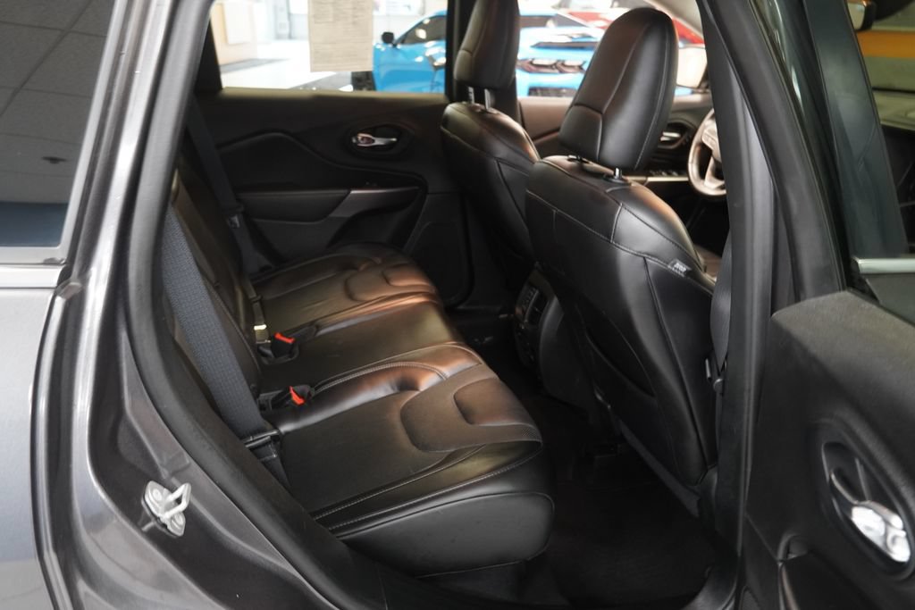 Used 2019 Jeep Cherokee Limited AWD/4WD image 18