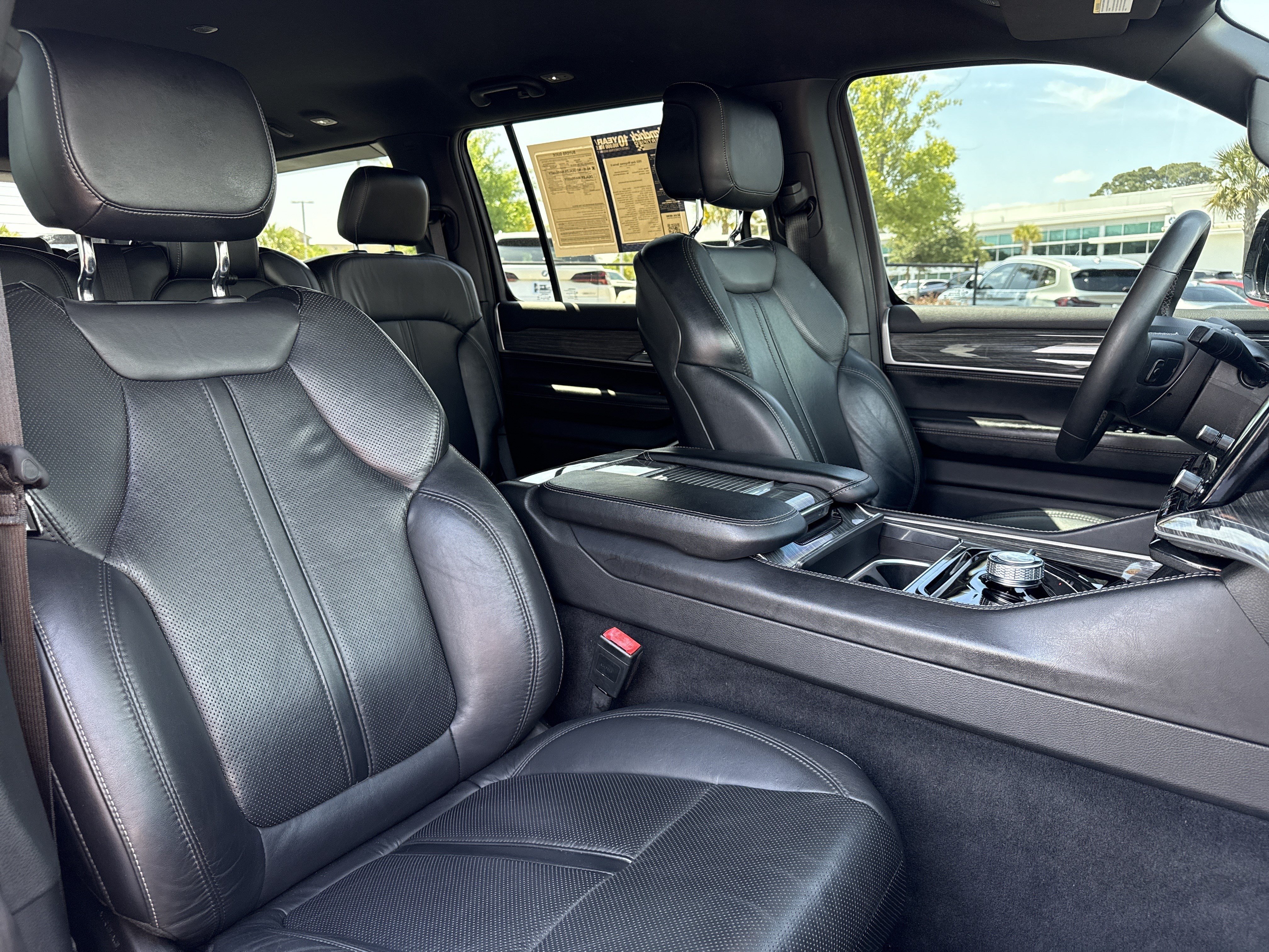 Used 2022 Jeep Wagoneer Series II AWD/4WD image 32