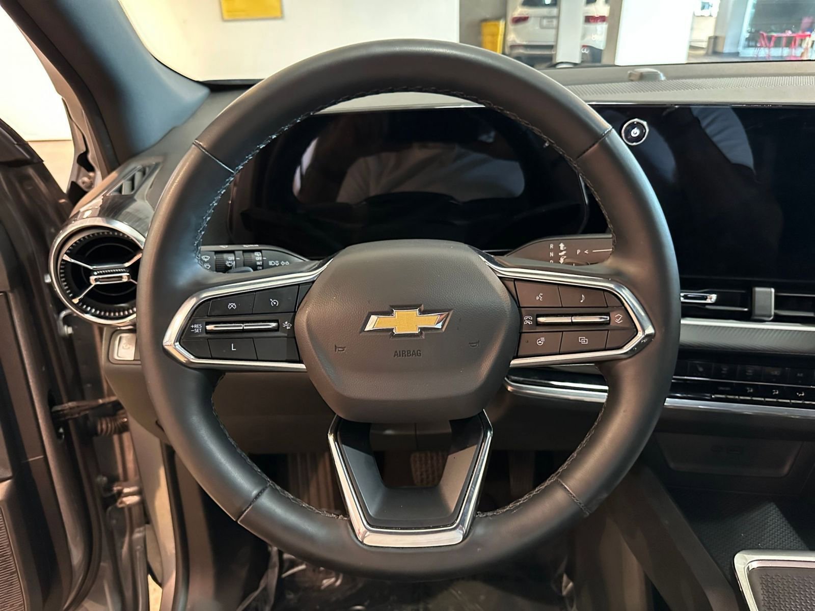 Used 2025 Chevrolet Equinox LT FWD image 28