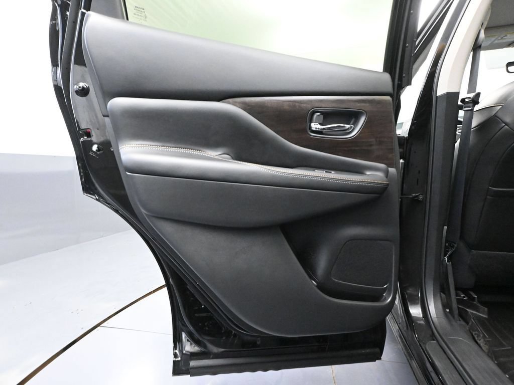 Used 2024 Nissan Murano Platinum AWD/4WD image 35