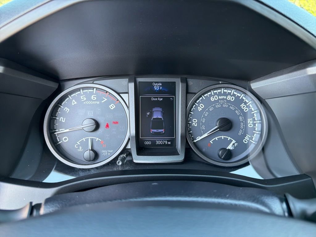 Used 2017 Toyota Tacoma TRD Sport w/ Premium & Technology Package AWD/4WD image 9