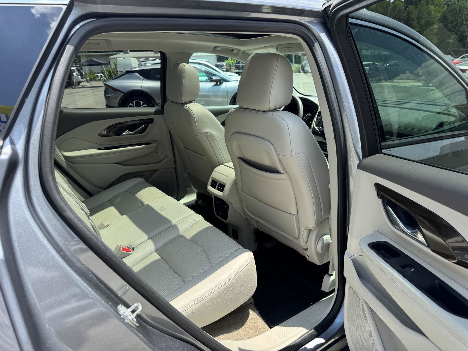 Used 2020 GMC Terrain Denali w/ Denali Premium Package AWD/4WD image 15