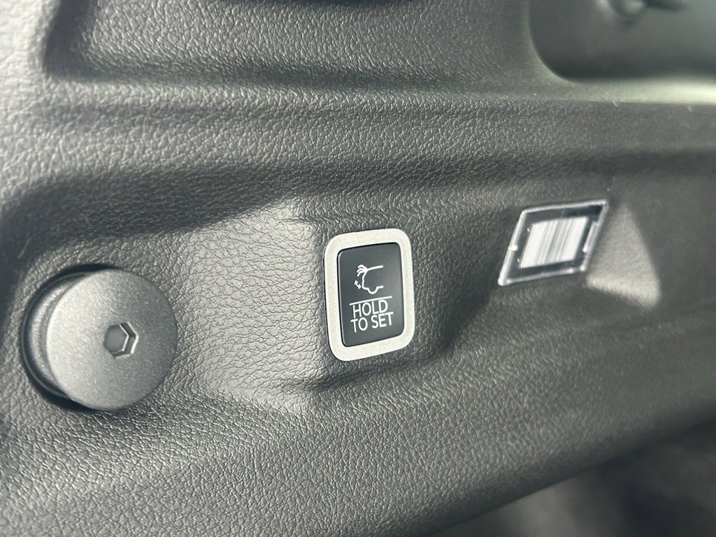 New 2025 Jeep Grand Cherokee L Limited w/ Black Appearance Package image 9