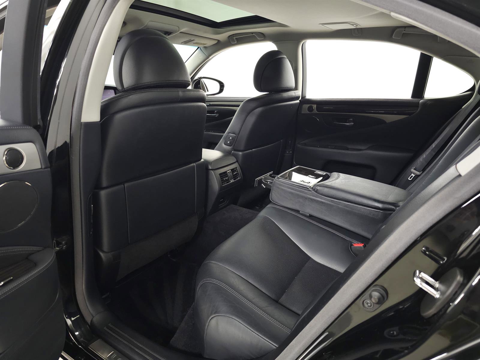 Used 2014 Lexus LS 460 AWD w/ Comfort Package image 32