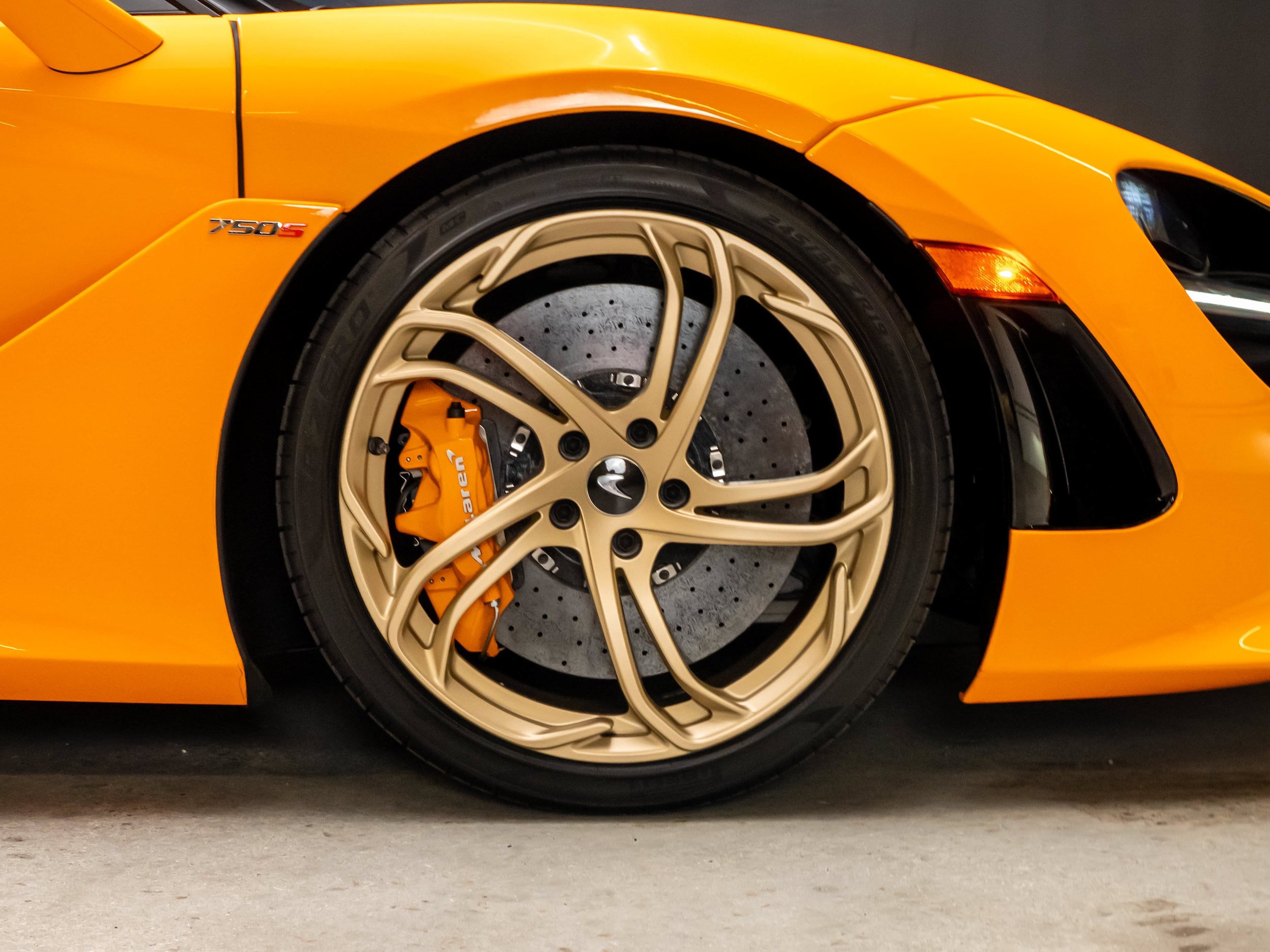 Used 2025 McLaren 750S Spider RWD image 16