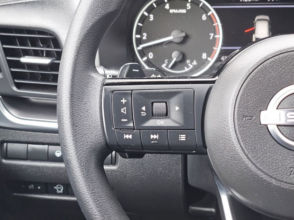 Used 2023 Nissan Rogue SV image 23