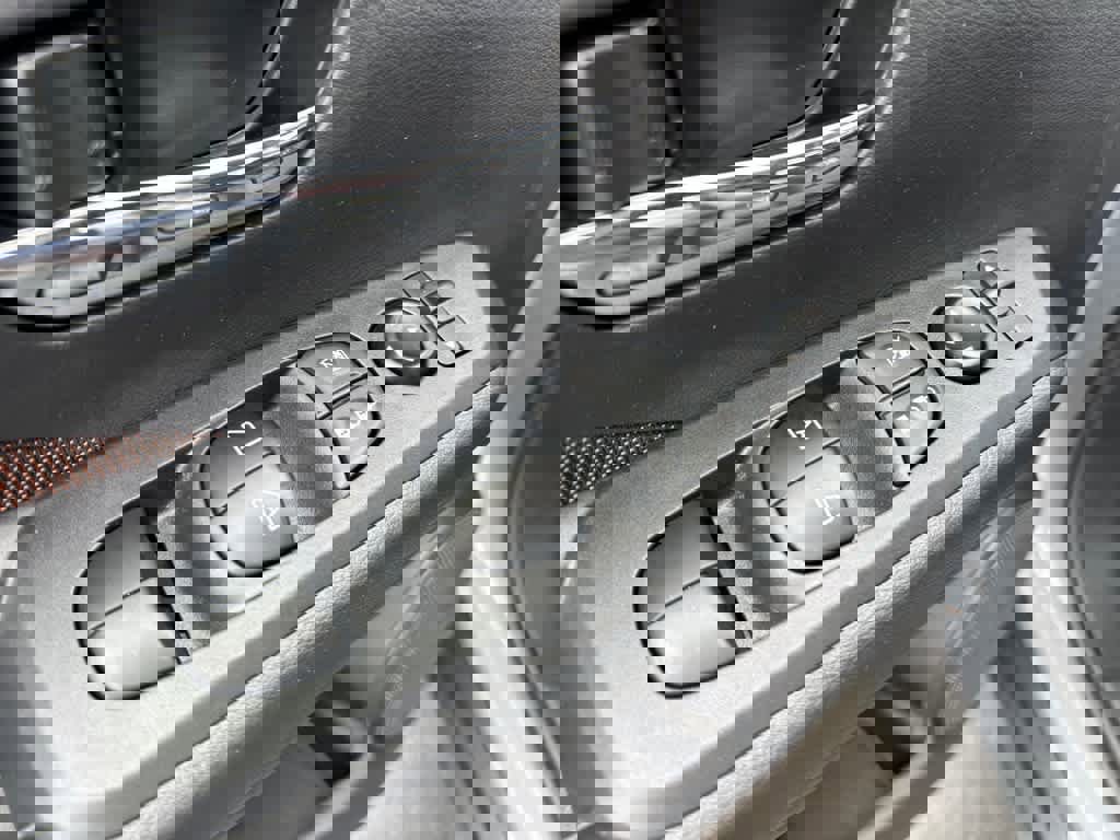 Used 2024 Nissan Kicks SR image 13