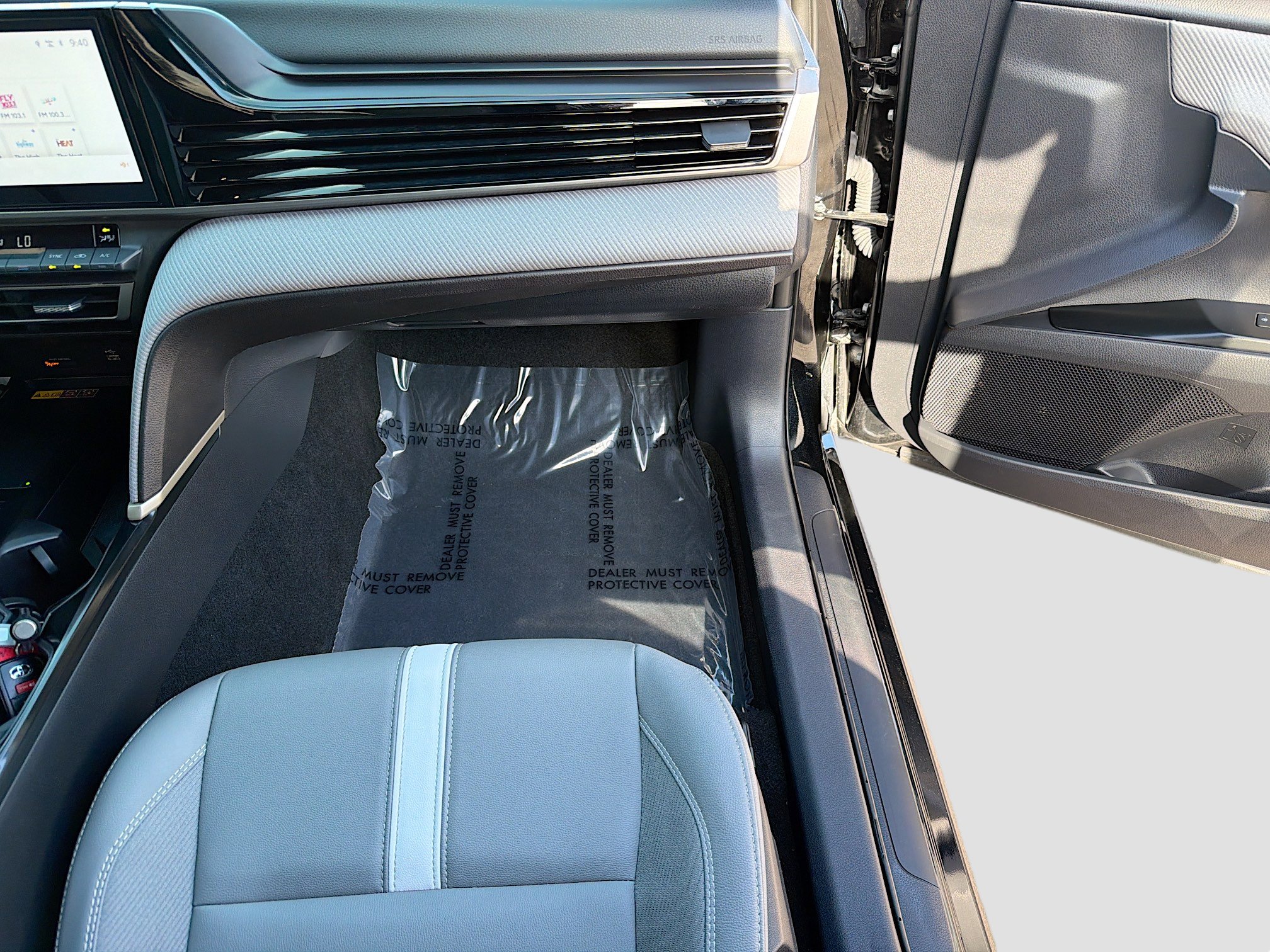 Used 2025 Toyota Camry SE w/ Multimedia Upgrade Package image 16