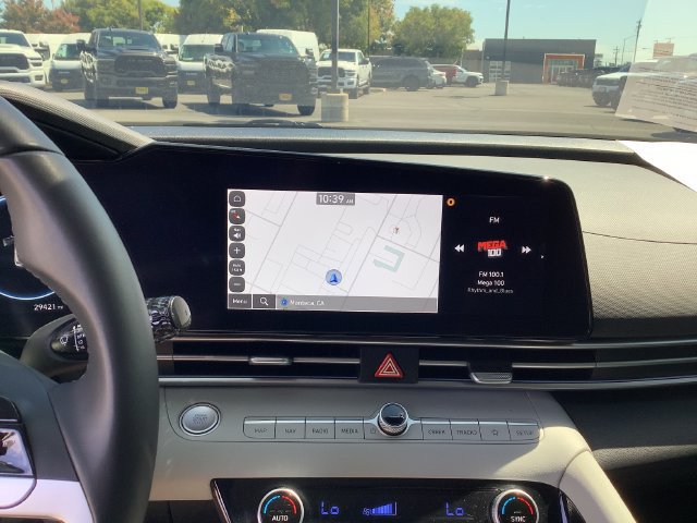Used 2025 Hyundai Elantra Limited FWD image 17