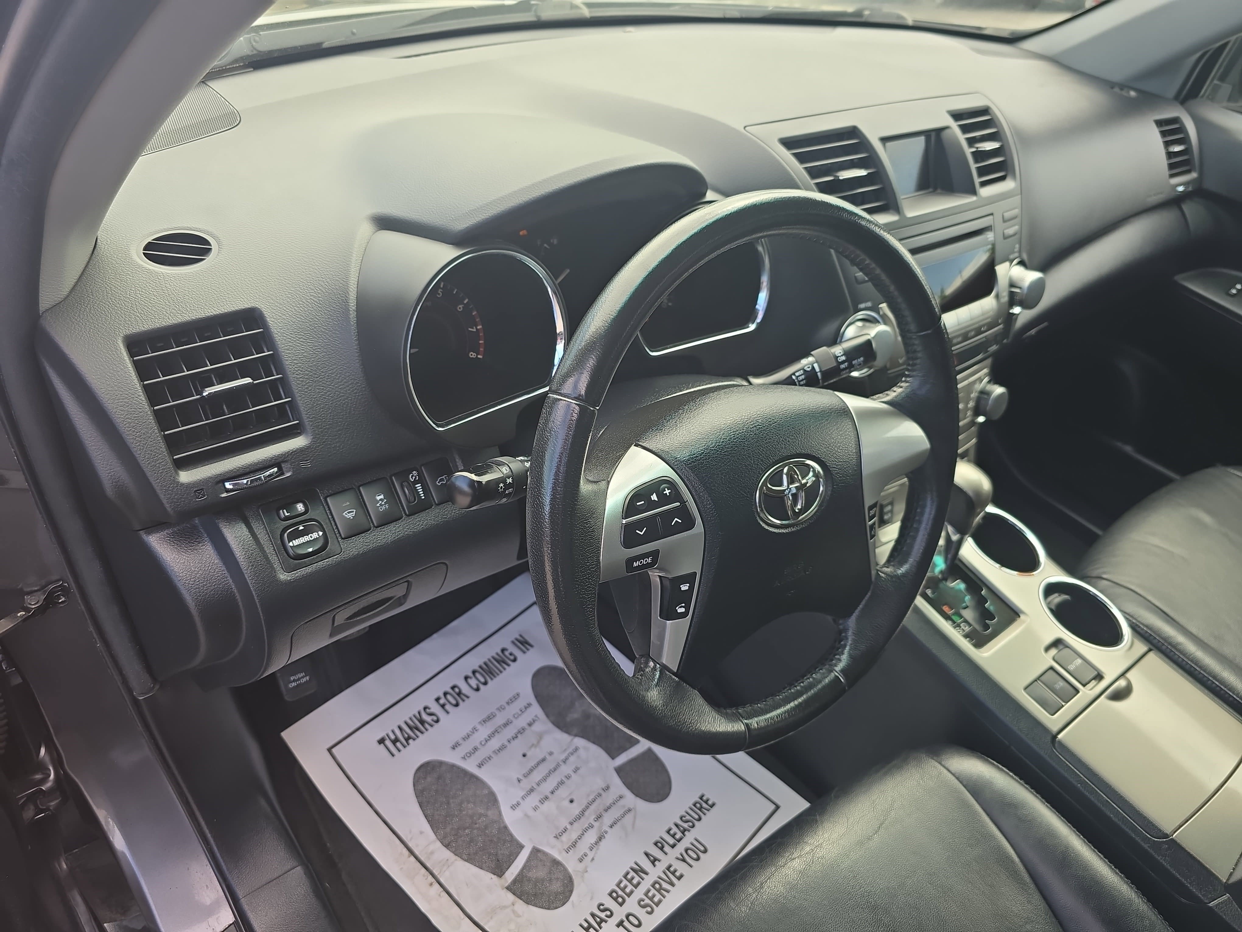 Used 2012 Toyota Highlander SE w/ Tow Pkg FWD image 17