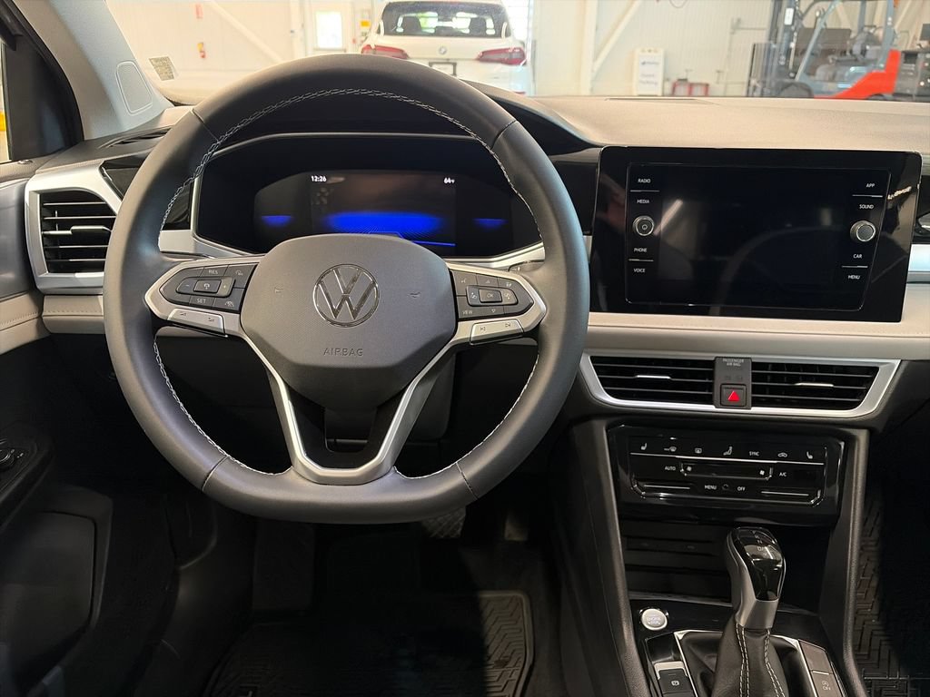 Certified 2025 Volkswagen Taos SE w/ Panoramic Sunroof Package AWD/4WD image 13