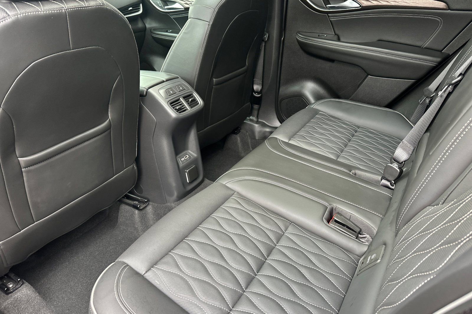 Used 2022 Buick Envision Avenir w/ Safety Package image 14