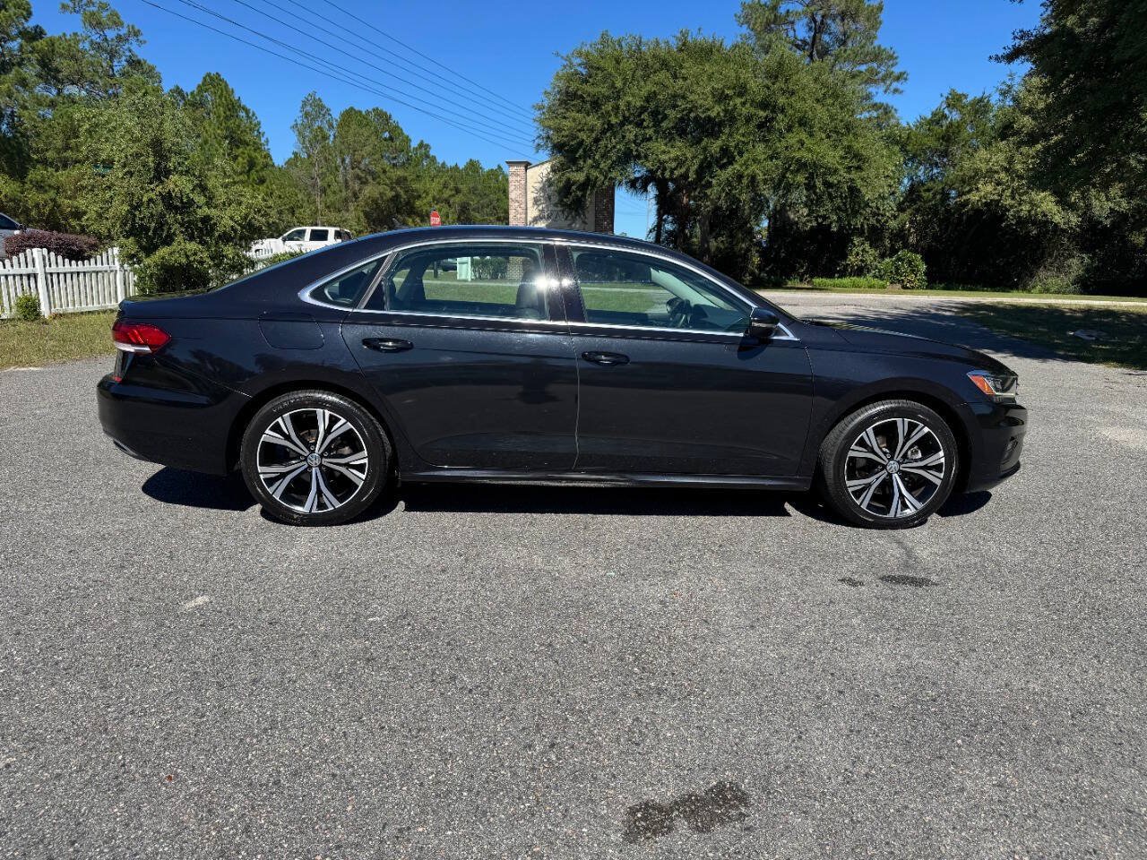 Used 2021 Volkswagen Passat 2.0T SE FWD image 7