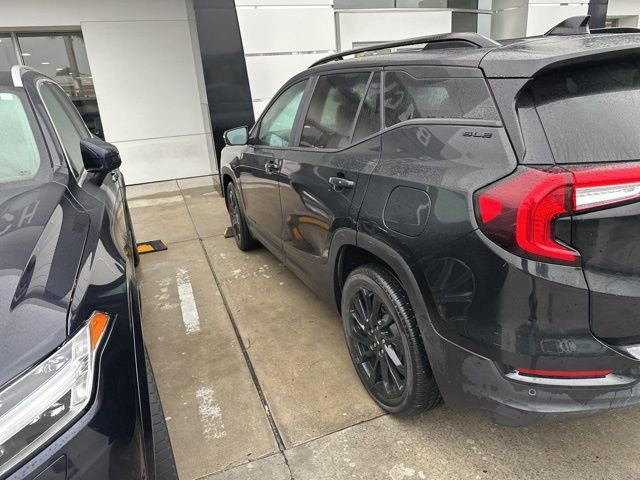 Used 2023 GMC Terrain SLE w/ Driver Convenience Package image 5