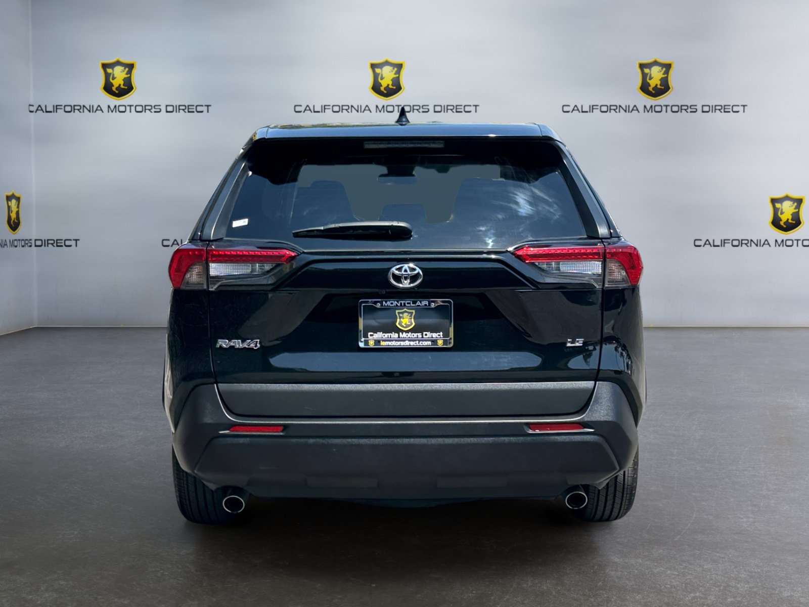 Used 2022 Toyota RAV4 LE FWD image 4