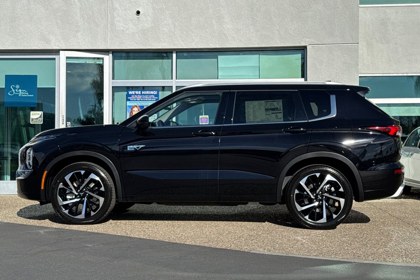 New 2025 Mitsubishi Outlander SEL image 7