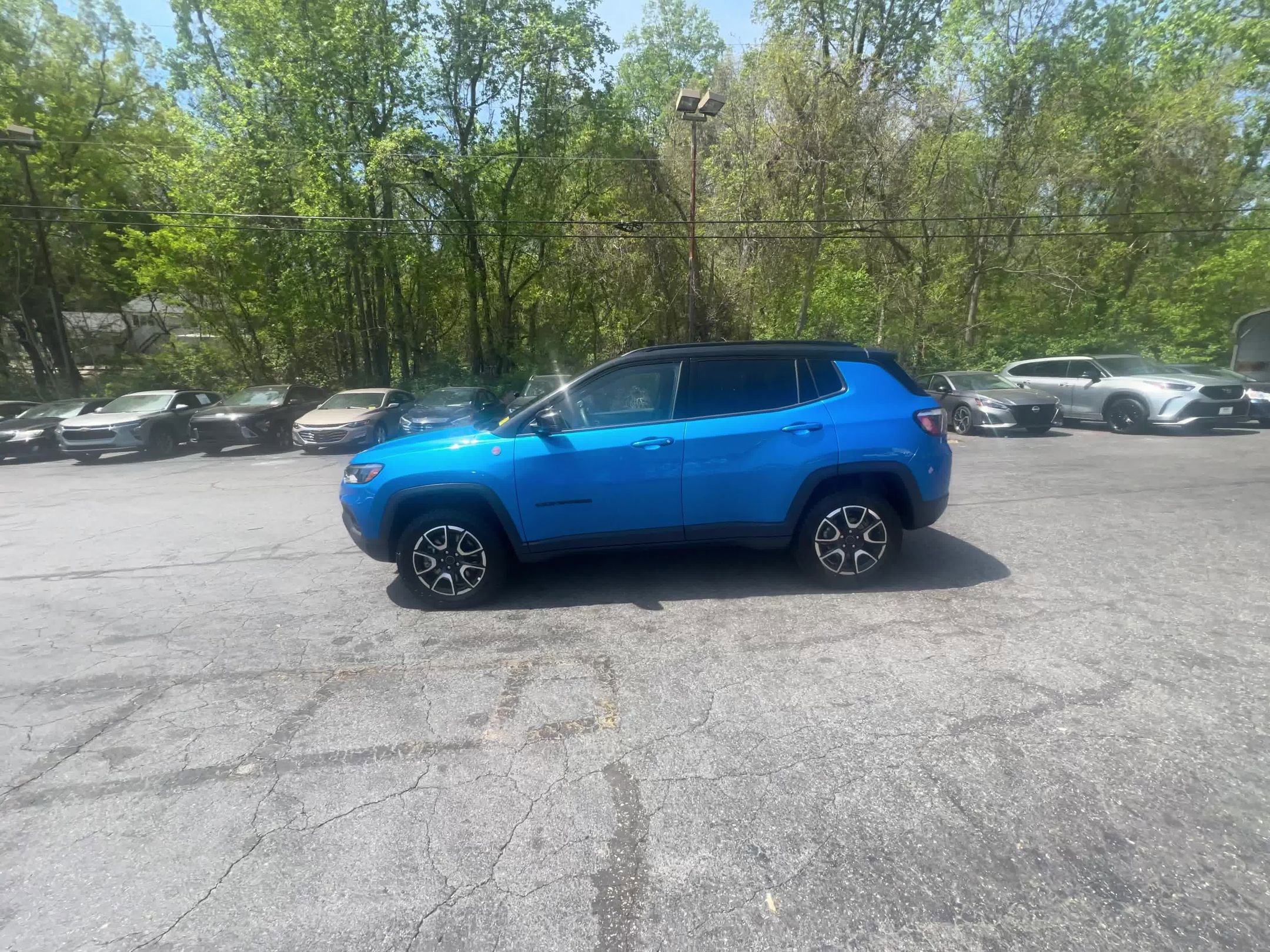 Used 2025 Chevrolet Trax LT FWD image 11