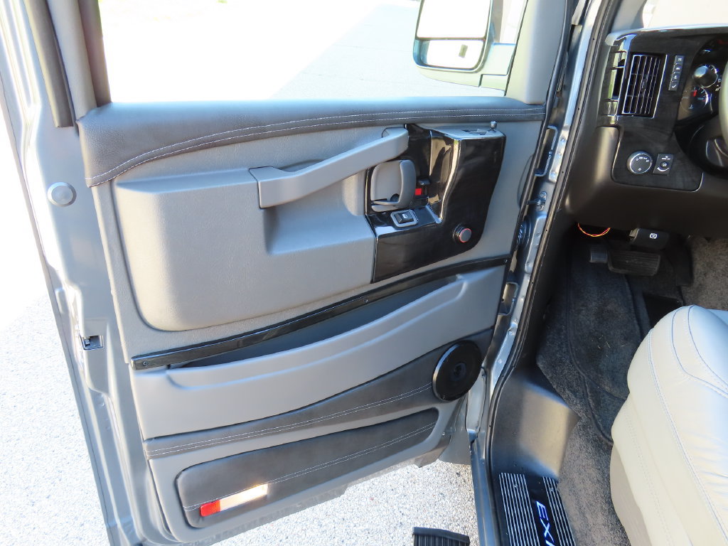 Used 2024 GMC Savana 2500 Extended w/ Driver Convenience Package RWD image 33