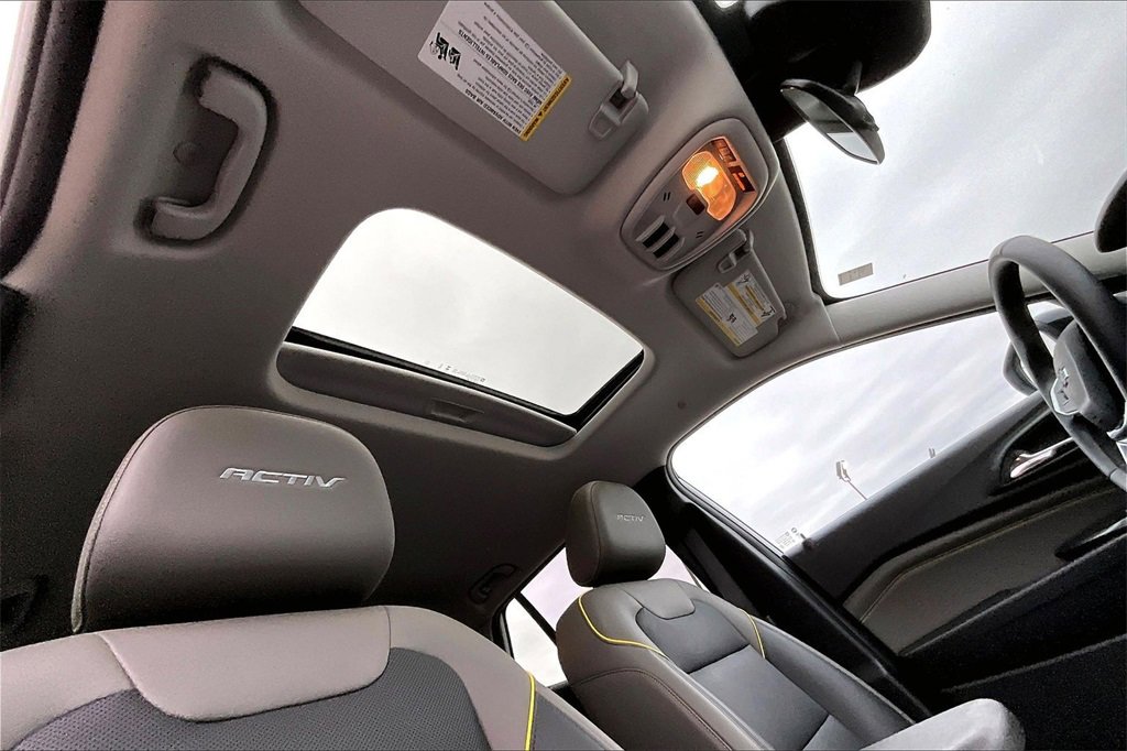 Used 2025 Chevrolet Trax ACTIV w/ Sunroof Package image 20
