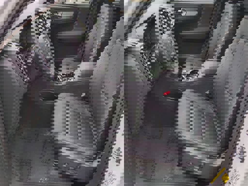 Used 2023 Volvo XC40 B5 Ultimate w/ Protection Package Premier image 8