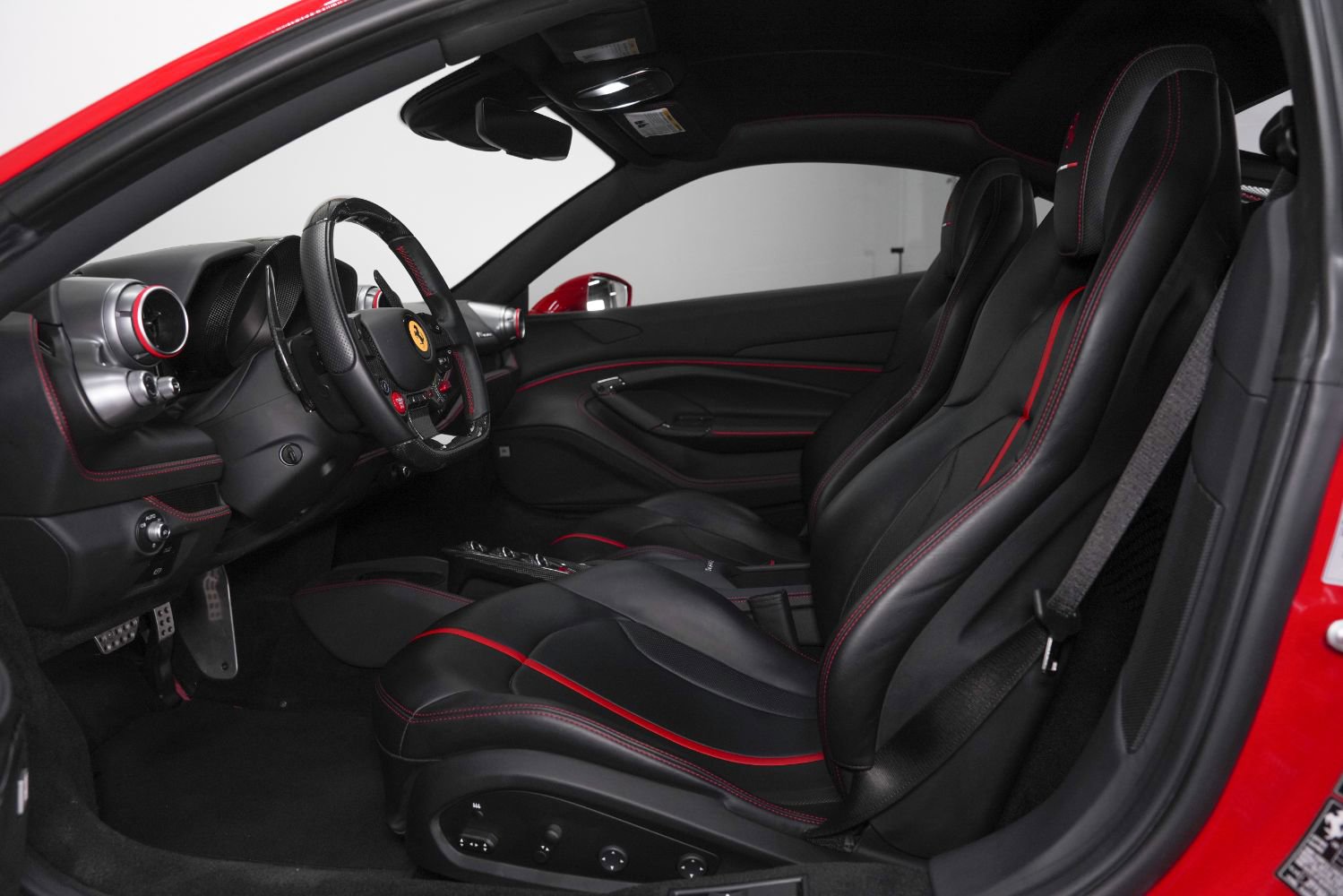 Used 2022 Ferrari F8 Tributo image 37