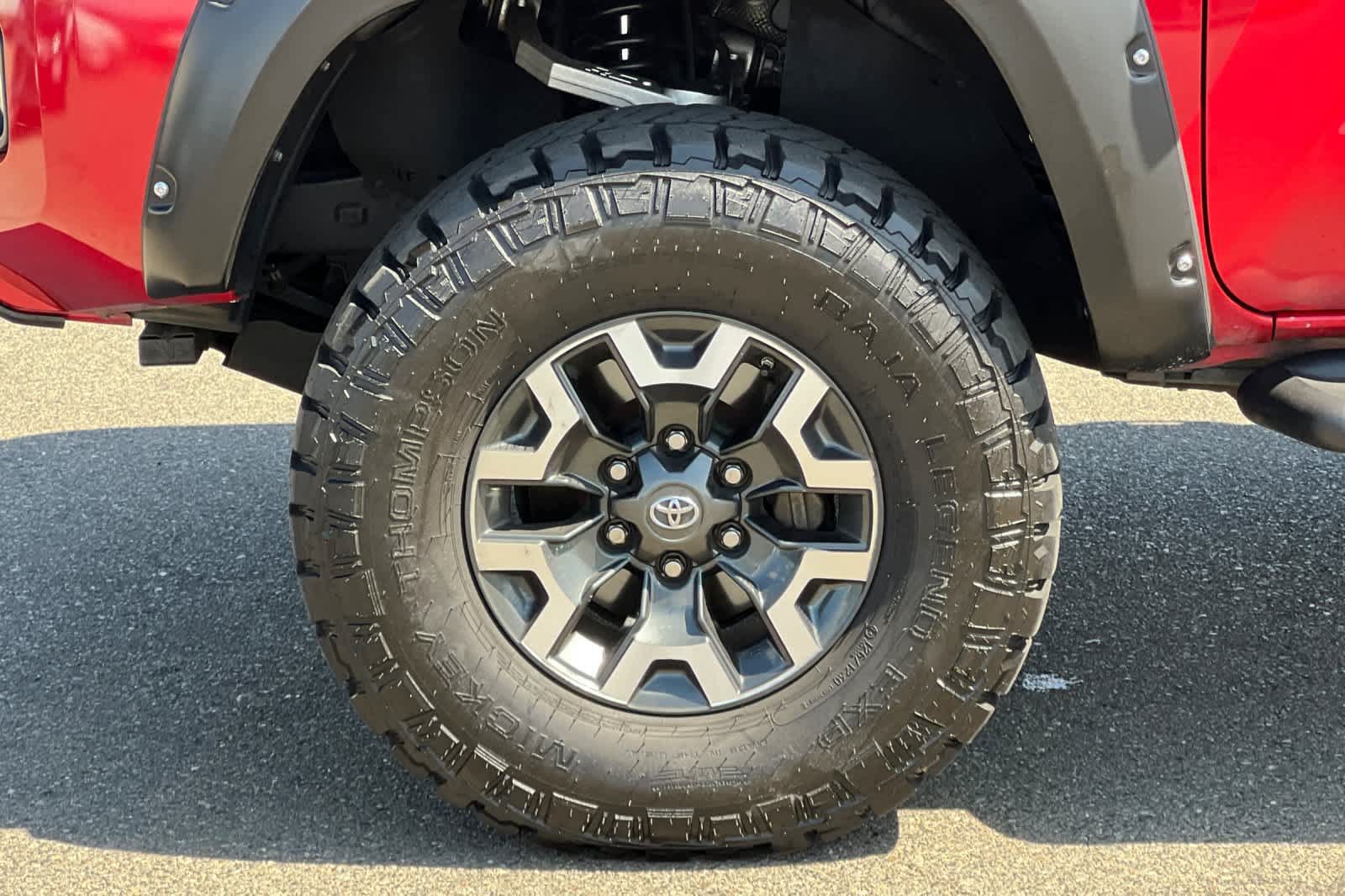 Used 2018 Toyota Tacoma TRD Off-Road w/ Technology Package AWD/4WD image 30