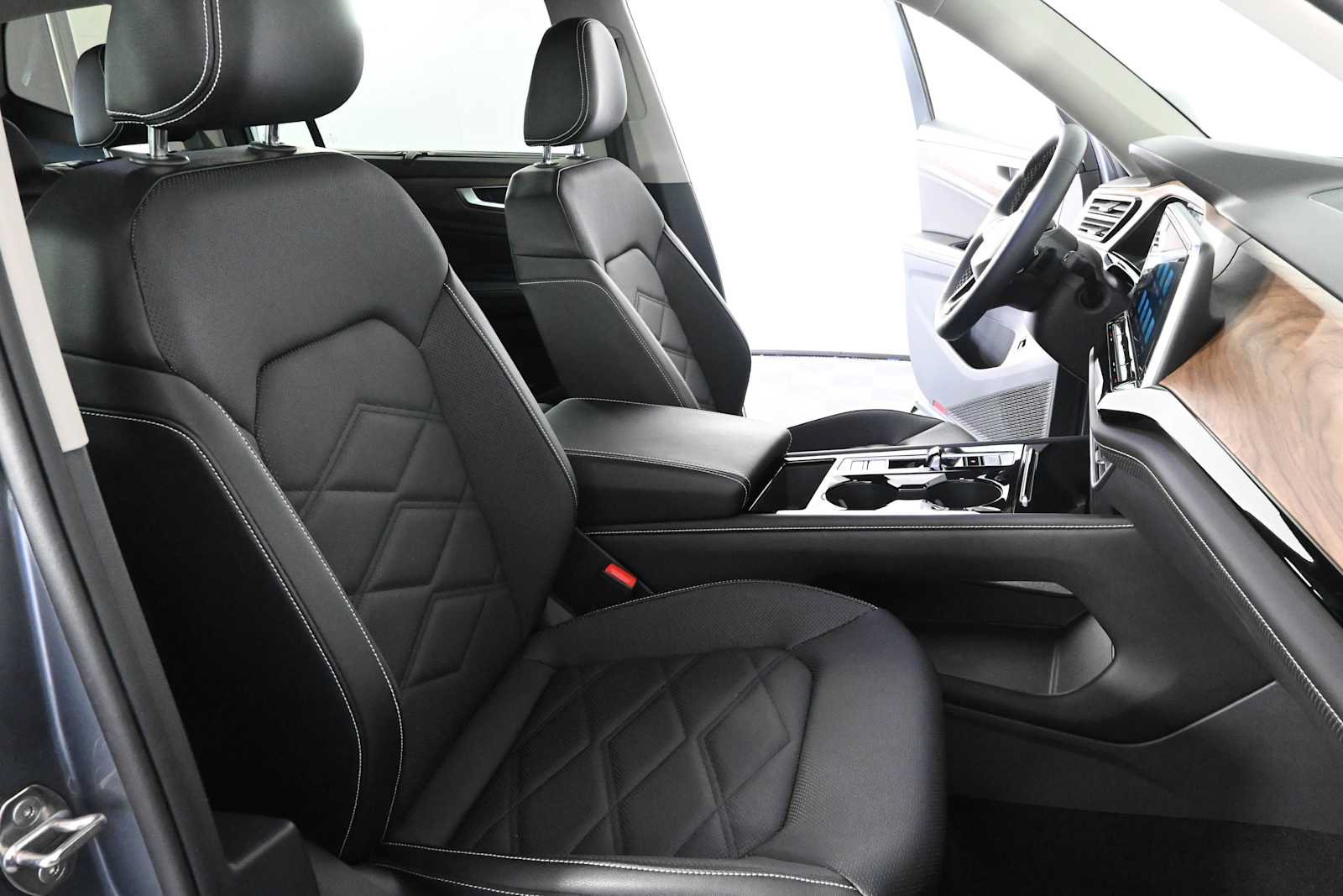 Certified 2024 Volkswagen Atlas SE FWD image 9
