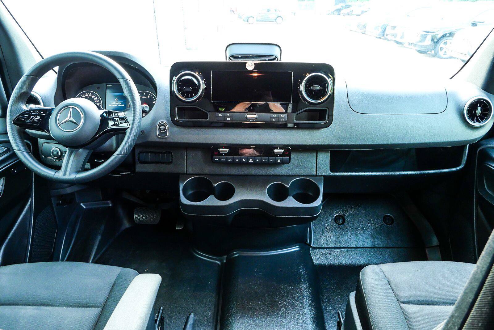 Used 2025 Mercedes-Benz Sprinter 2500 image 18