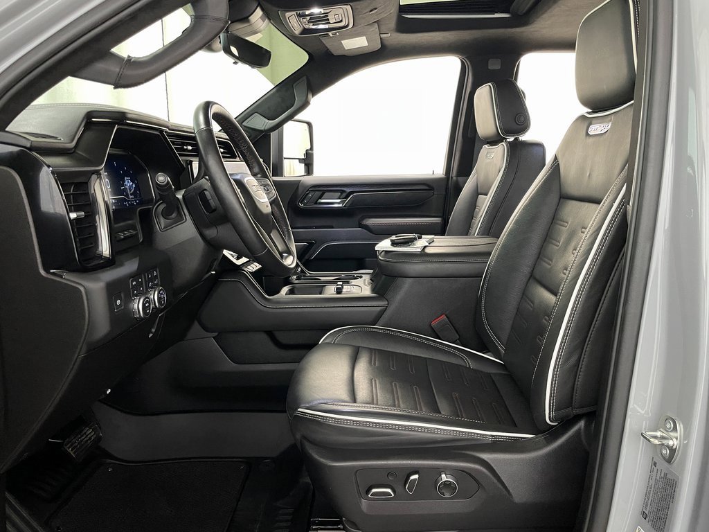 Used 2024 GMC Sierra 2500 AT4X image 9