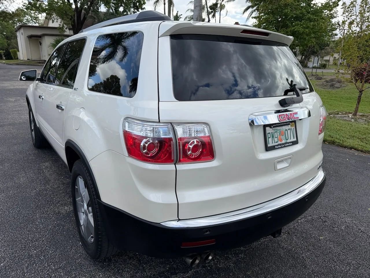 Used 2011 GMC Acadia SLT image 17