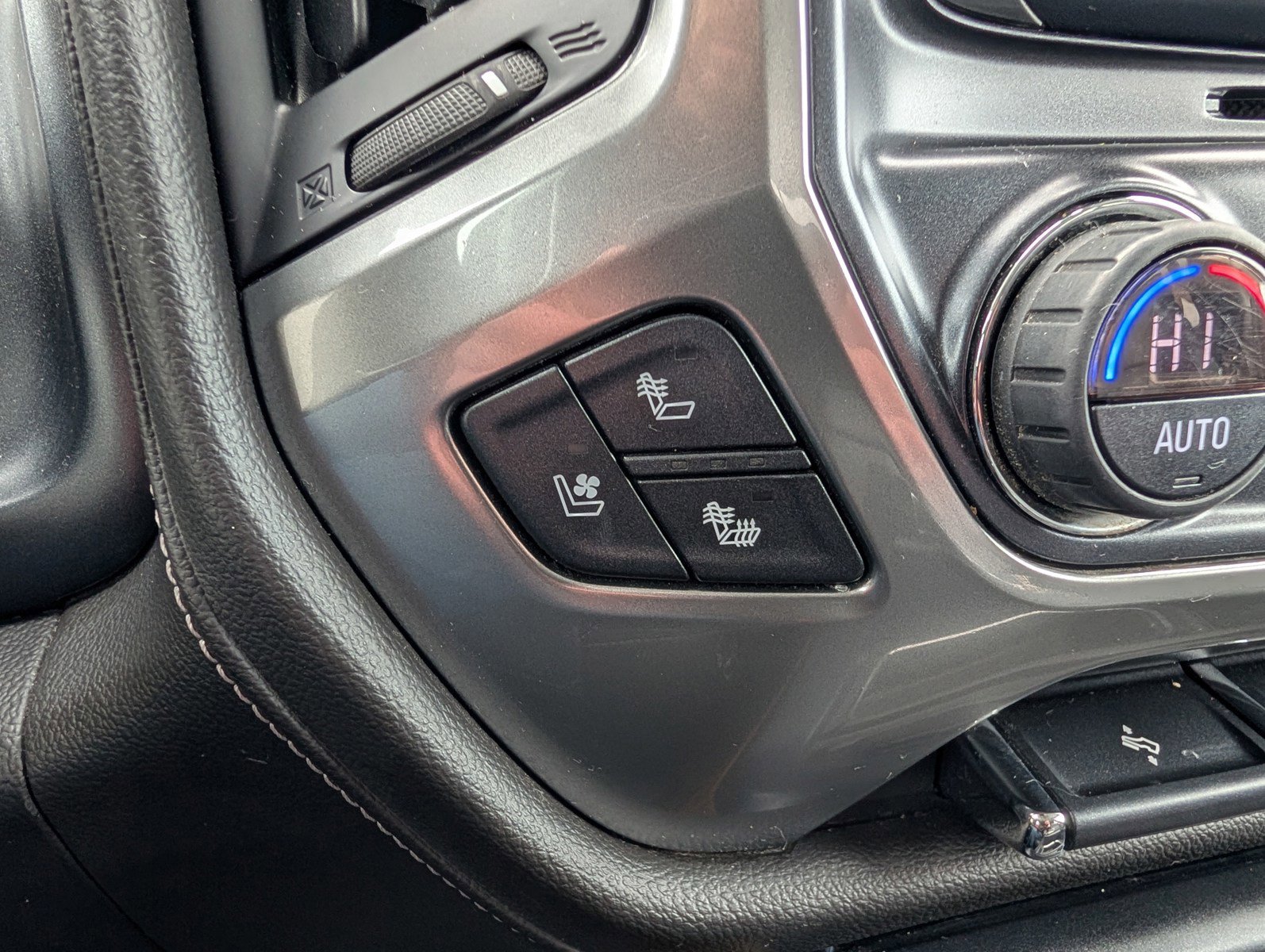 Used 2018 Chevrolet Silverado 1500 LTZ w/ Sport Package image 29