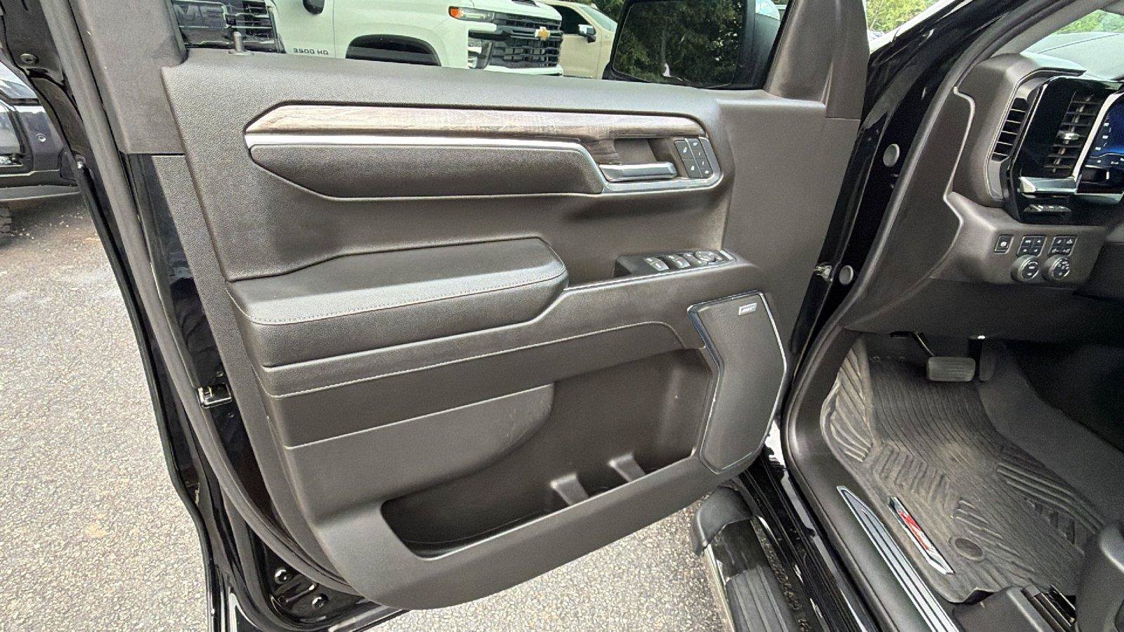 Used 2024 Chevrolet Silverado 1500 LTZ w/ LTZ Premium Package AWD/4WD image 15