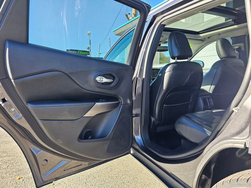 Used 2019 Jeep Cherokee Limited w/ Luxury Group image 17