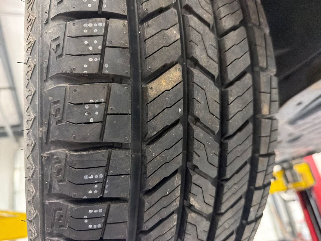 Used 2017 Land Rover Range Rover Evoque SE Premium image 28