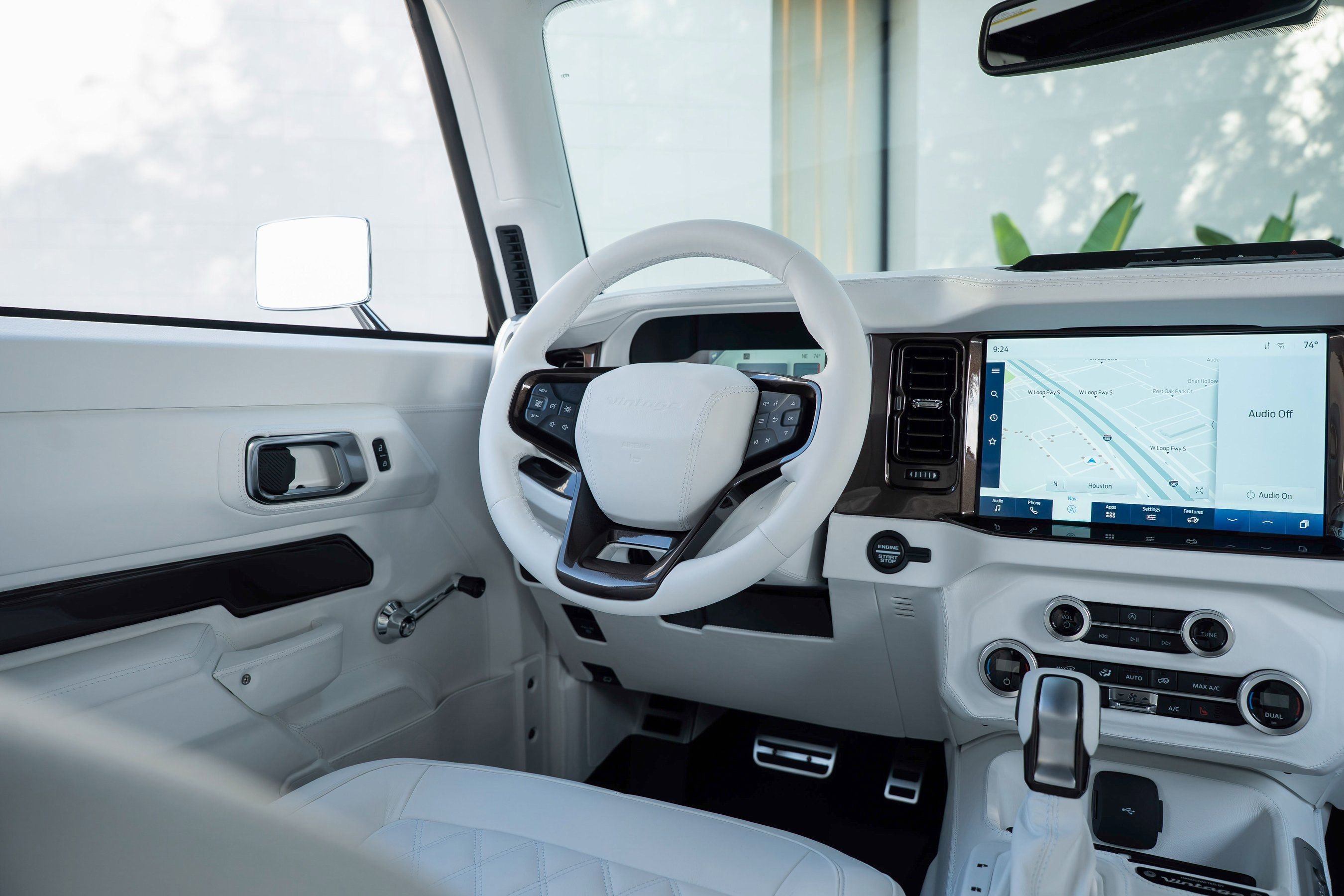 Used 2024 Ford Bronco Black Diamond image 29