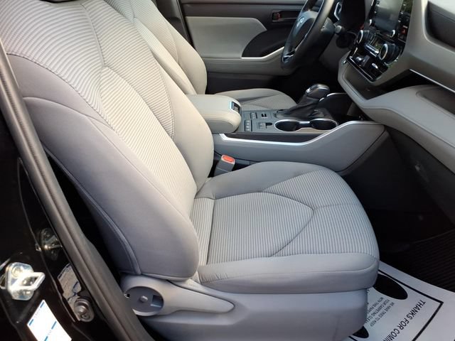 Used 2020 Toyota Highlander LE AWD/4WD image 8