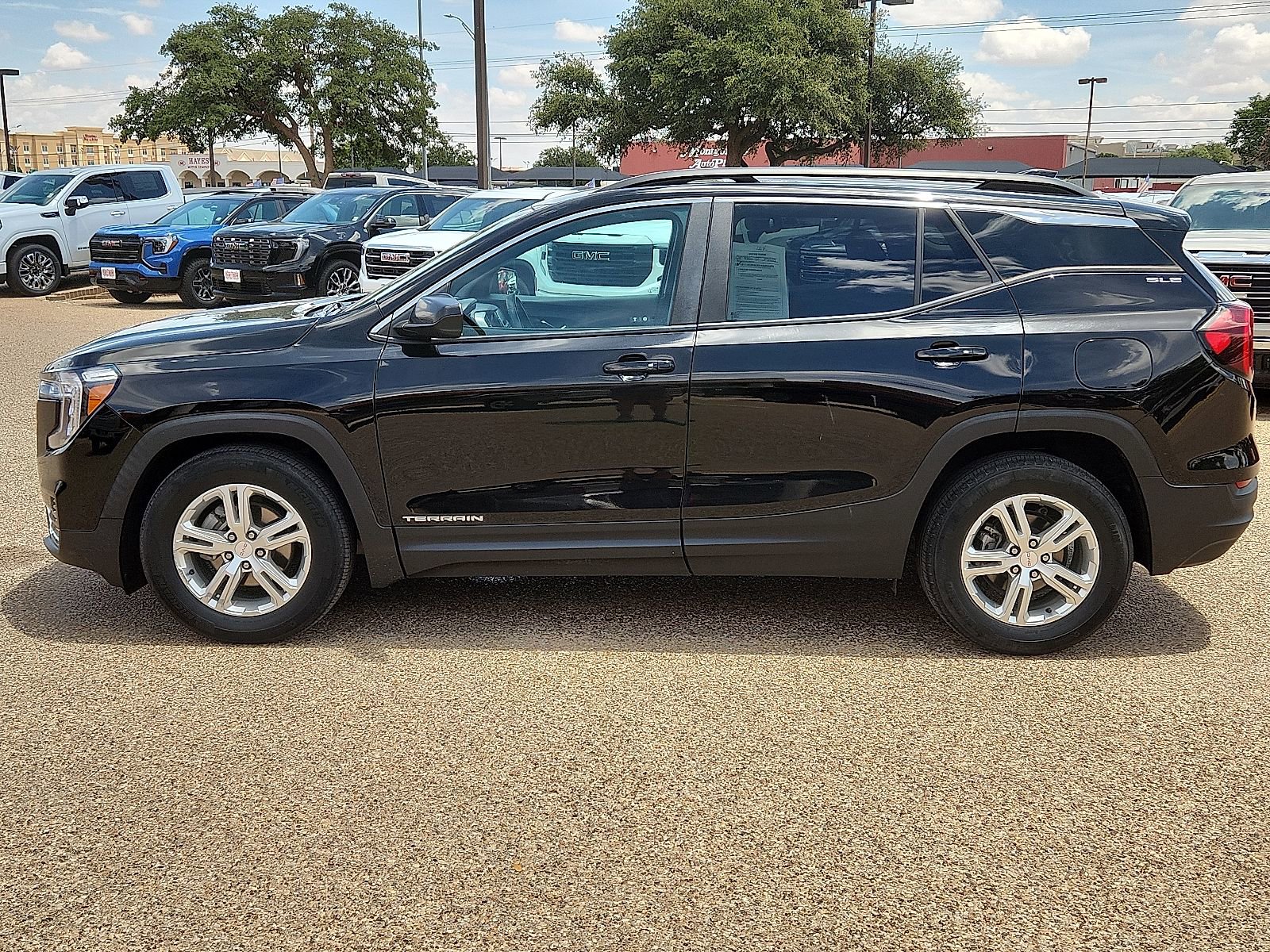 Used 2022 GMC Terrain SLE w/ Driver Convenience Package FWD image 2