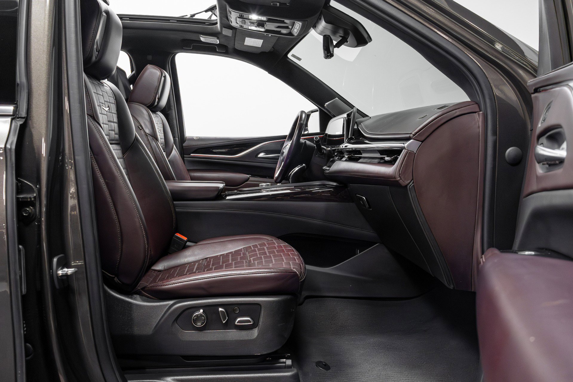 Used 2021 Cadillac Escalade ESV Premium Luxury Platinum w/ Heavy-Duty Trailer Package image 20