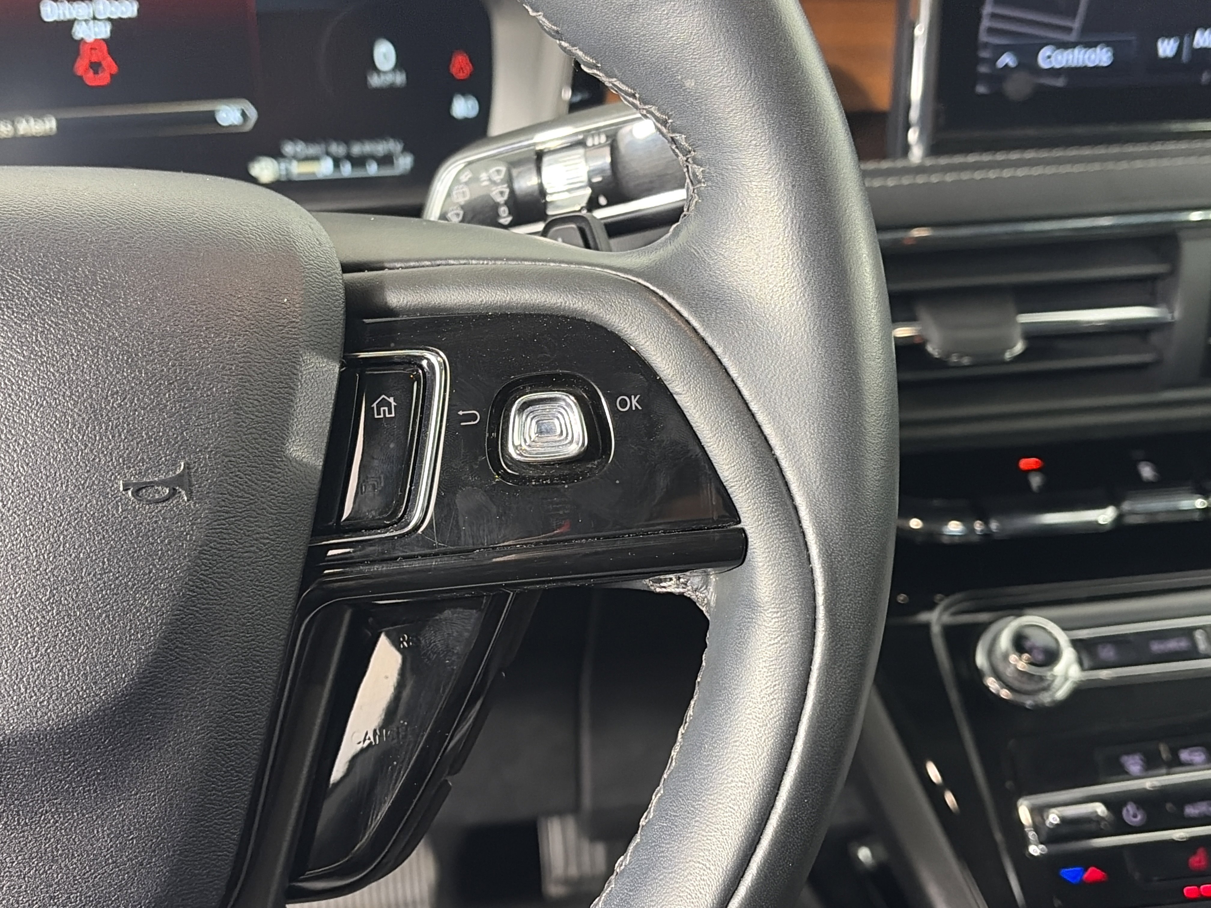 Used 2022 Lincoln Corsair Reserve w/ Sport Package image 32