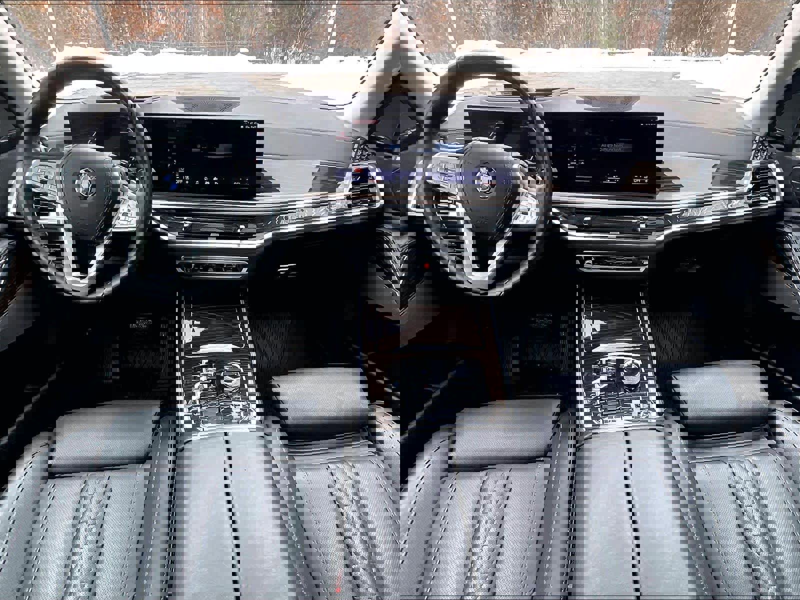 Used 2024 BMW X7 xDrive40i w/ Executive Package image 21