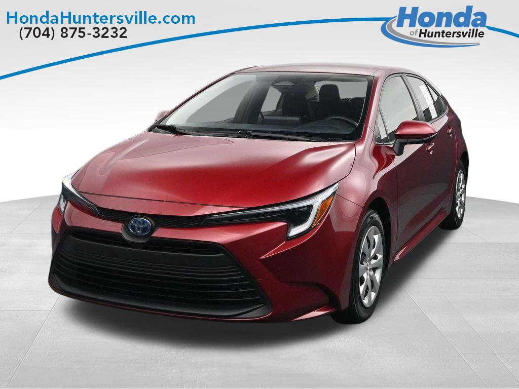 Used 2025 Toyota Corolla LE FWD image 2