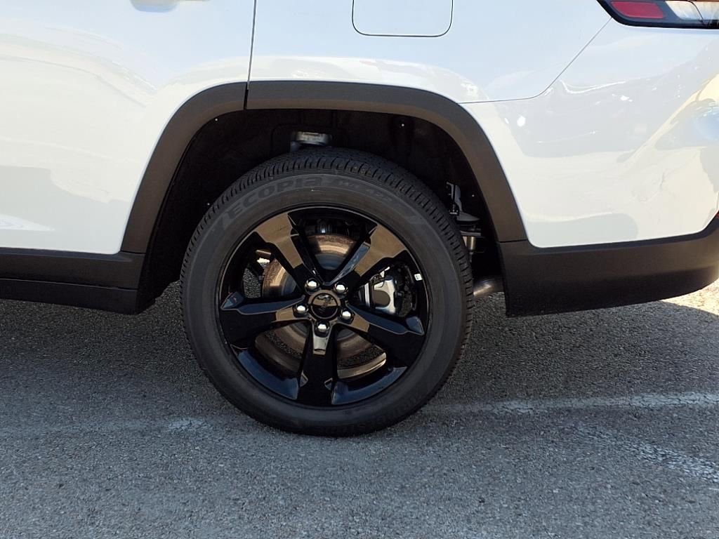 New 2025 Jeep Grand Cherokee L Altitude image 3