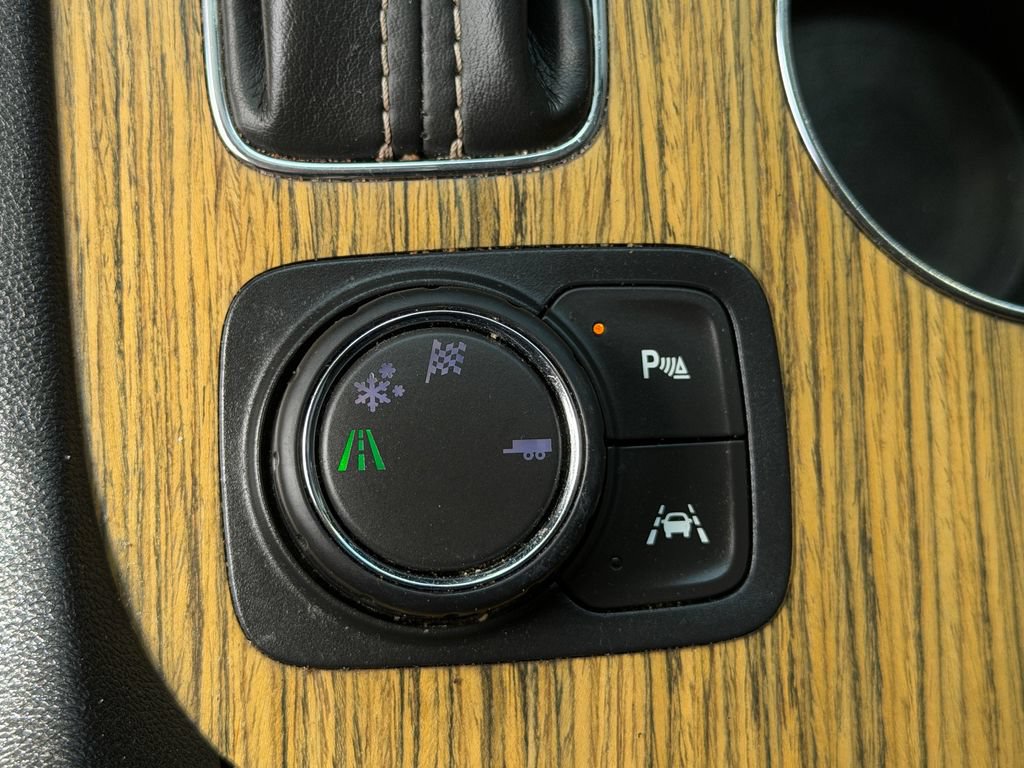 Used 2018 GMC Acadia Denali w/ Technology Package FWD image 24