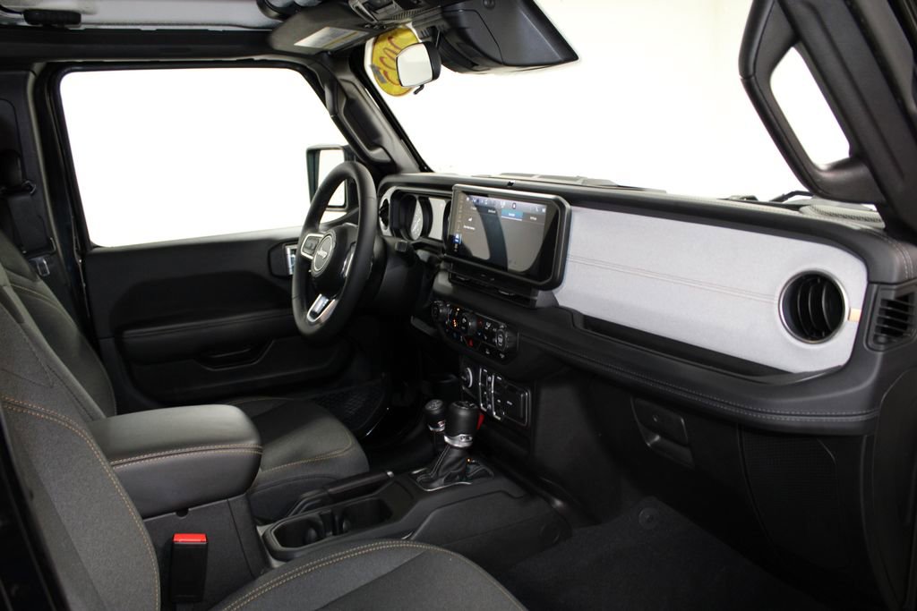 Used 2025 Jeep Wrangler Sahara 4xe image 31