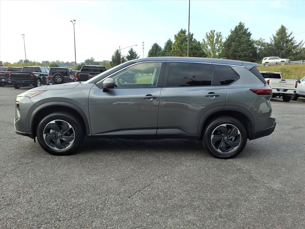Used 2024 Nissan Rogue SV AWD/4WD image 7