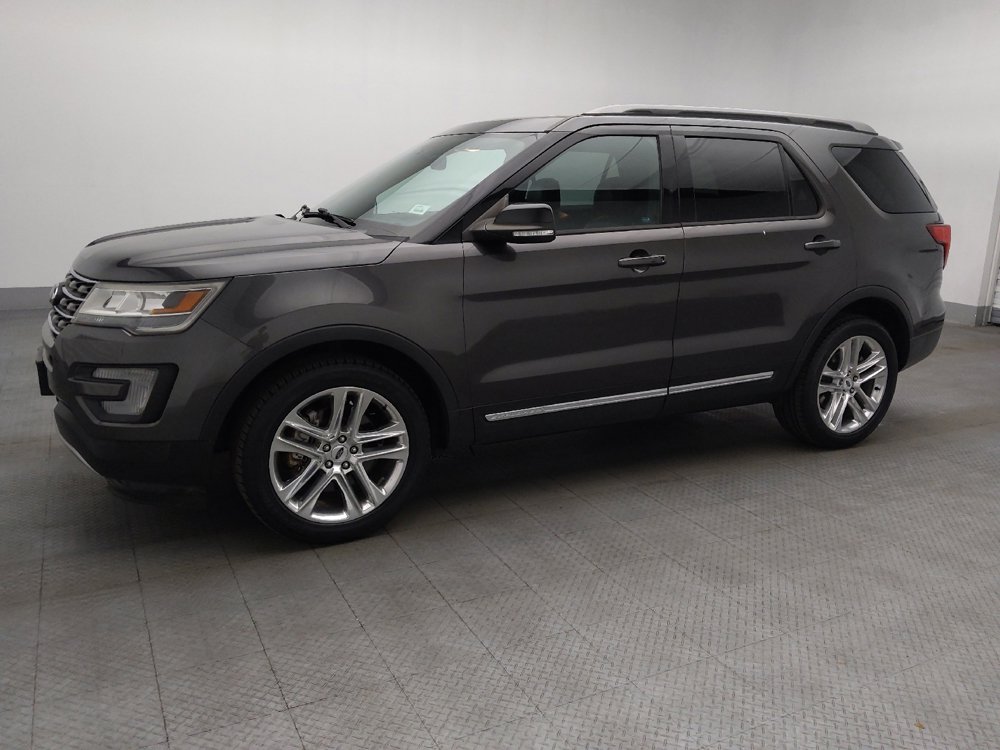 Used 2017 Ford Explorer XLT w/ Equipment Group 202A AWD/4WD image 2