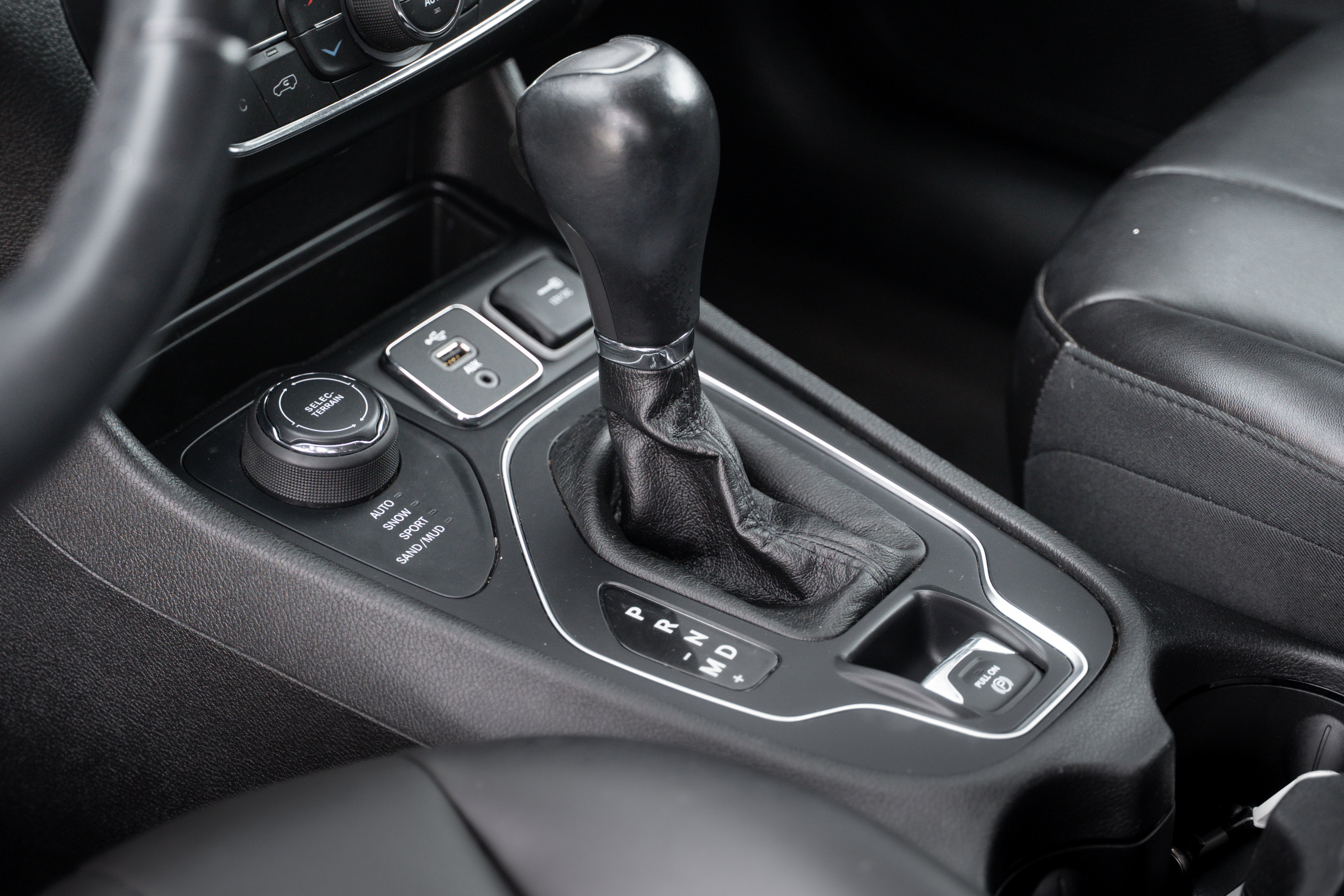 Used 2019 Jeep Cherokee Latitude Plus w/ Comfort/Convenience Group image 11