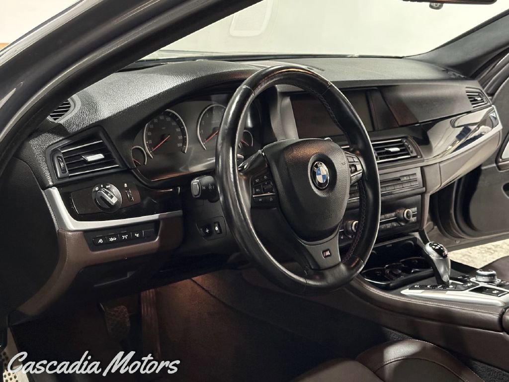 Used 2013 BMW M5 image 15