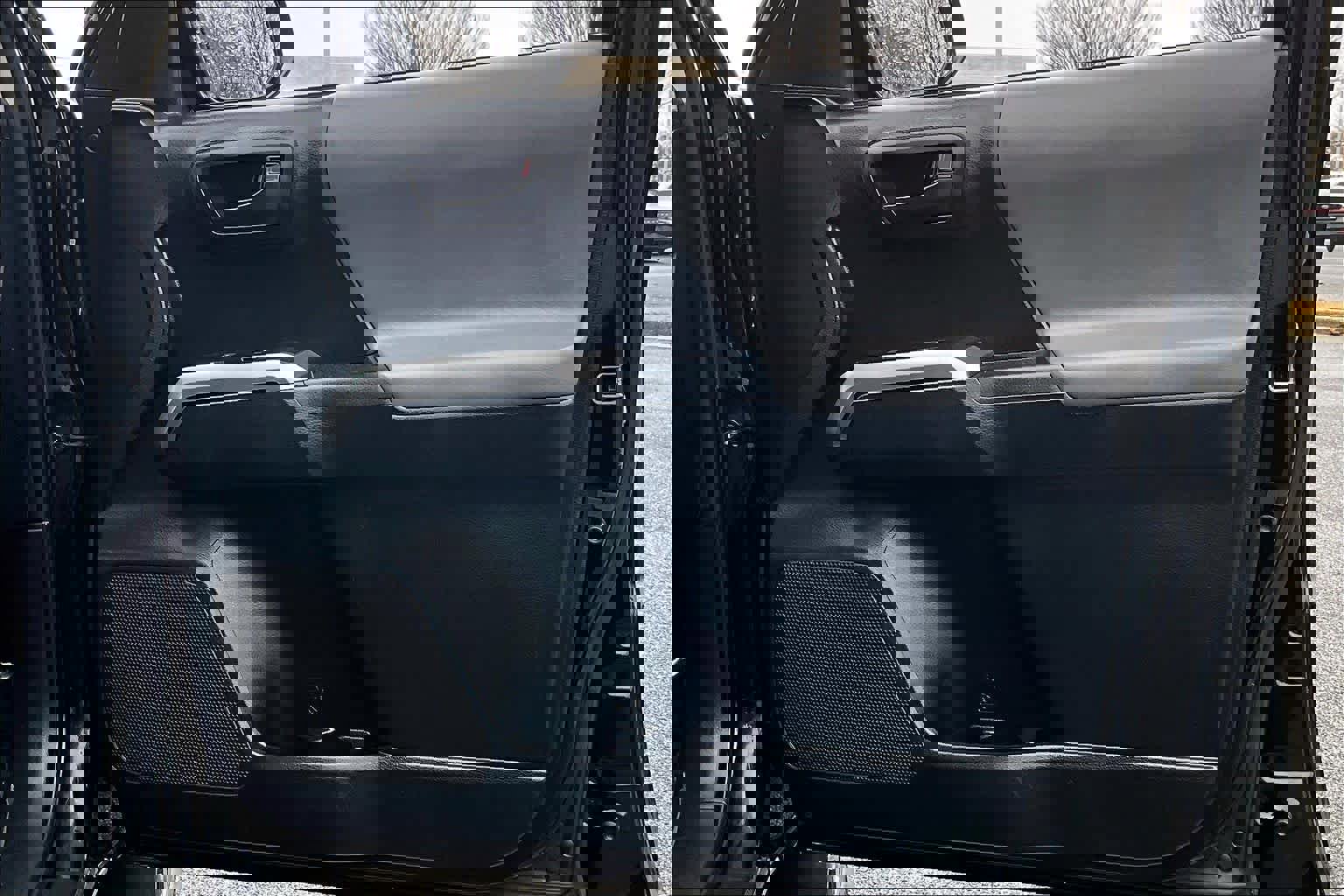 Used 2017 Toyota Tacoma SR5 w/ SR5 Appearance Package (SM) image 22